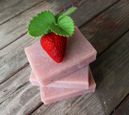 THE FARMER'S DAUGHTER Strawberries and Cream Soap