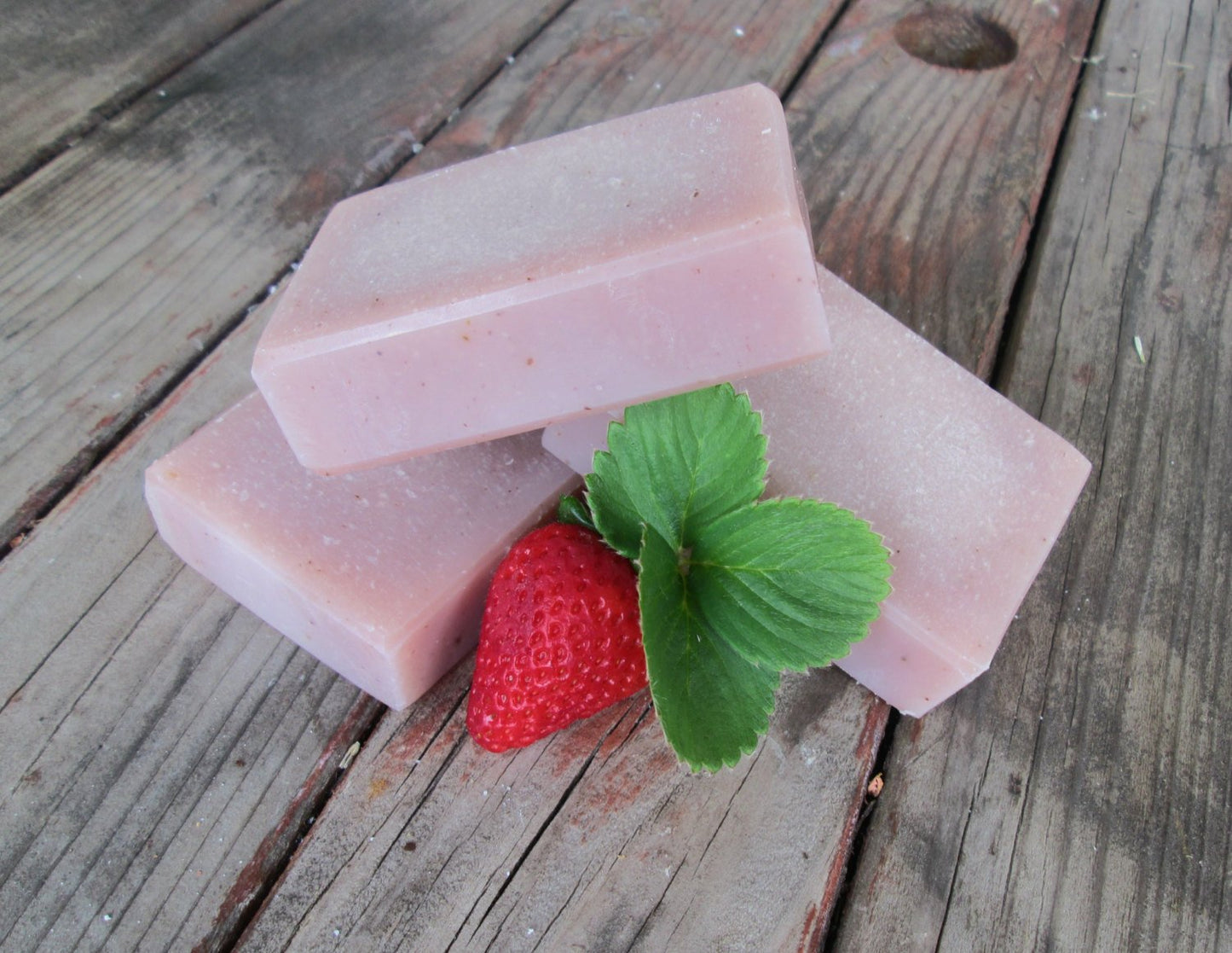 THE FARMER'S DAUGHTER Strawberries and Cream Soap